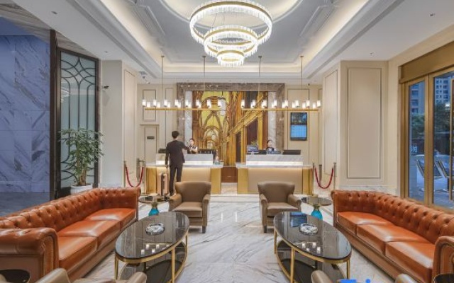 Vienna International Hotel (Kunming Xinluoshiwan South Bus and Subway Station) – People – Kunming
