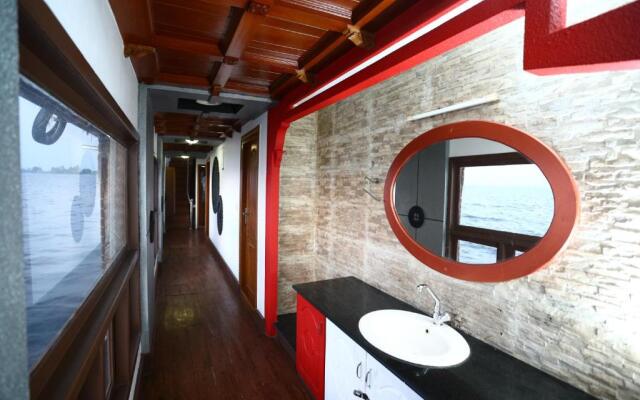 Beachparadise  Daycruise houseboat