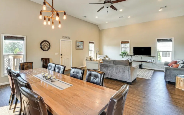 Walk to Academy: Lake Max Family Penthouse