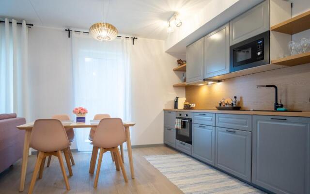 Dream Stay - Brand New Apartment with Balcony & Free Parking