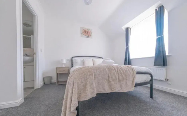 3 Bed-5 Guests-parking-garden