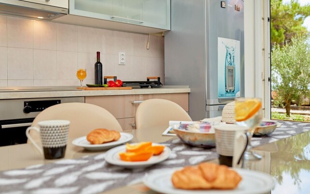 Sky Breeze Apartment