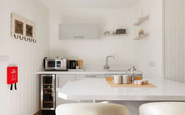 Cosy Cabin Retreat Close to Beaches