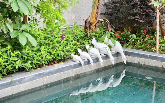 Hui Zhou Hou Niao Shui Rong Zhuang Villa