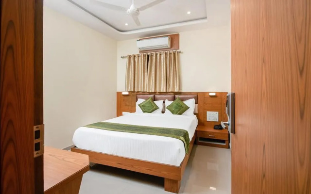 Hotel Volga Plaza (Near Colaba Causeway)