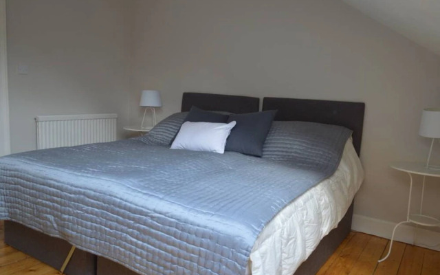 4 Bedroom Clock Tower Apartment In Edinburgh