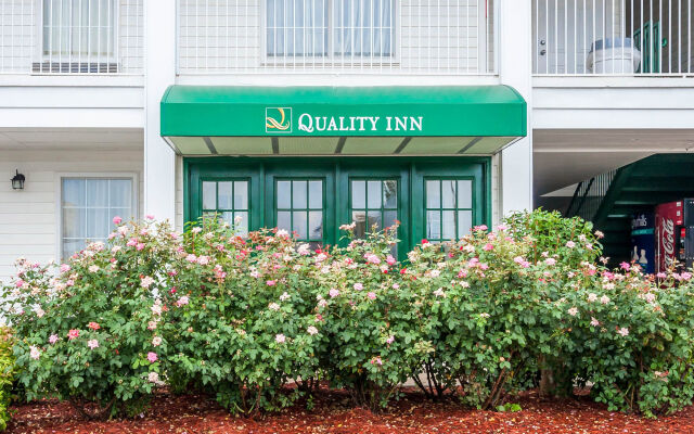 Отель Quality Inn Decatur River City США, Декейтер - отзывы, цены и фото номеров - забронировать отель Quality Inn Decatur River City онлайн вид на фасад