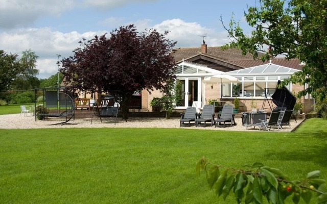 Treetops Cottages & Spa