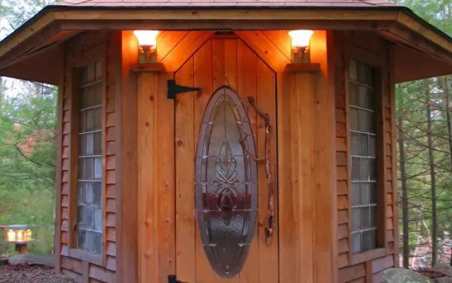 Art Cabin in the Woods