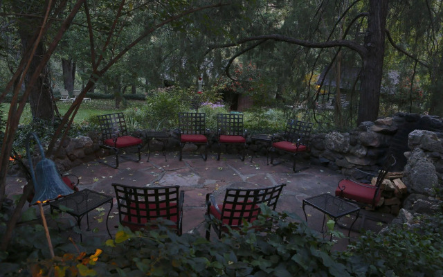 Orchard Canyon on Oak Creek