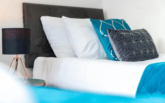 Modern Townhouse Close to Birmingham City Centre