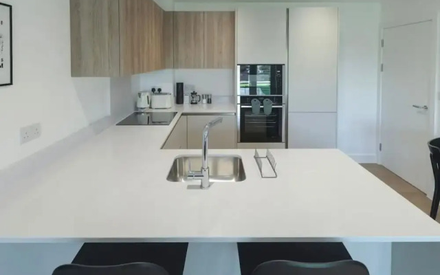 Luxury Manchester Apartment - Blue