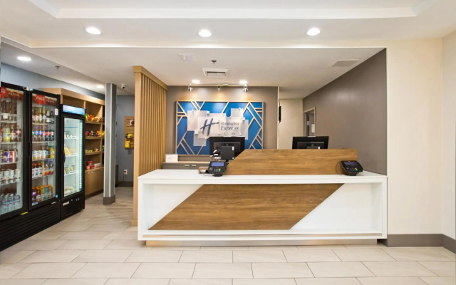 Holiday Inn Express & Suites Sacramento NE Cal Expo by IHG