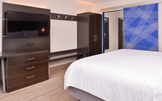 Holiday Inn Express & Suites Olathe West by IHG