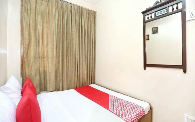 Meridian House  by OYO Rooms