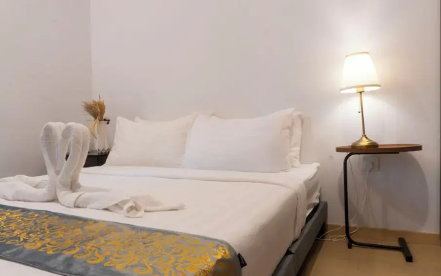 Moonway Luxury Suites At Eaton Residence
