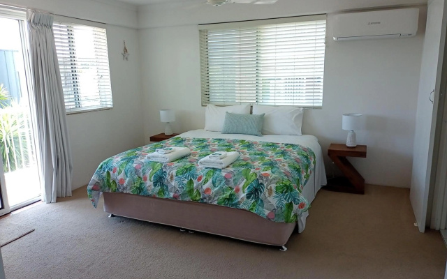 Belvedere Apartments – Guest Rooms – Golden Beach