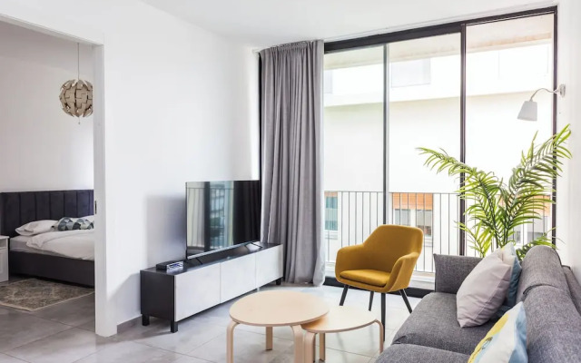 Modern Apartment Walking from the beach