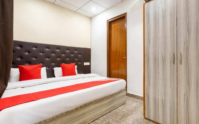 OYO 40649 Hotel Kapoor Residency