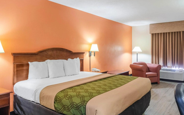 Econo Lodge Inn & Suites