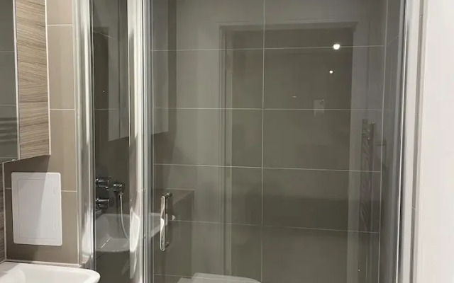 2 Bedroom Luxury Apartment in Barking