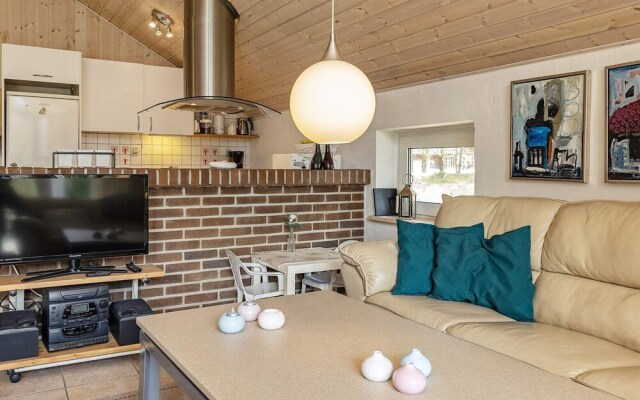 Vibrant Holiday Home in BlÃ¥vand near Sea