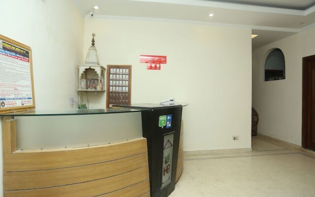 OYO 18273 Hotel Basera