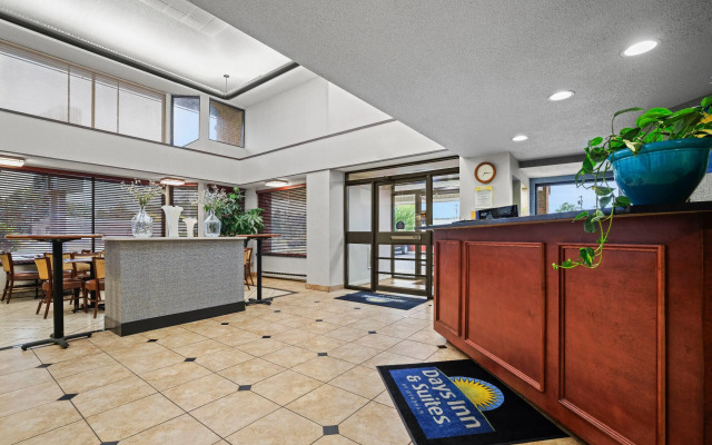 Days Inn by Wyndham Utica