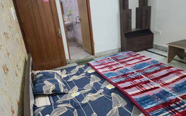 Roomshala 153 Hotel Krishnashrya