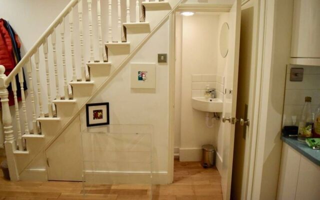 2 Bedroom House With Garden in Tooting