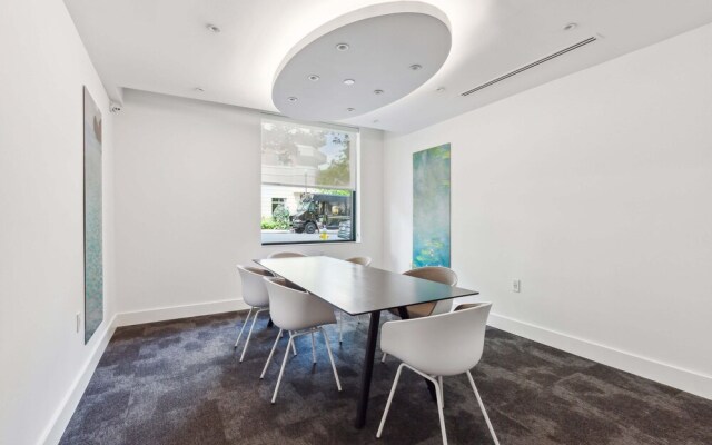 2BR Luxury City Suite With Gym & Pool