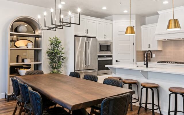 Reunion HQ by RedAwning