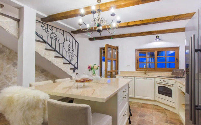 House for Rent Leila