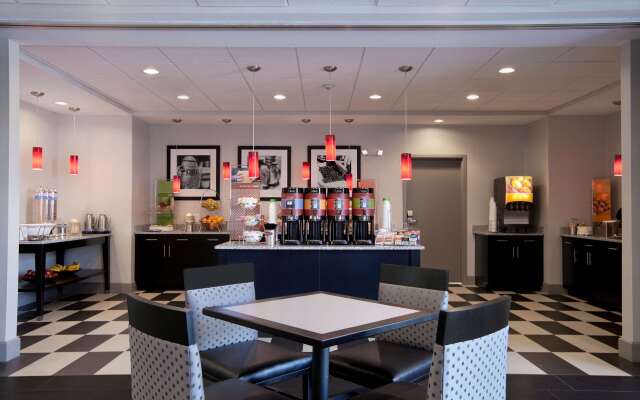 Hampton Inn & Suites Roanoke Airport