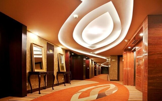 Chamran Grand Hotel