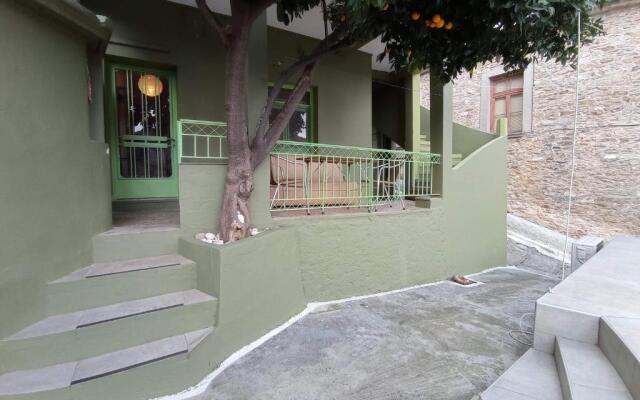 Kalderimi 'Olive Green' Traditional House