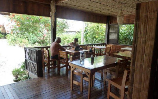 Bamboo House Beach Lodge & Restaurant