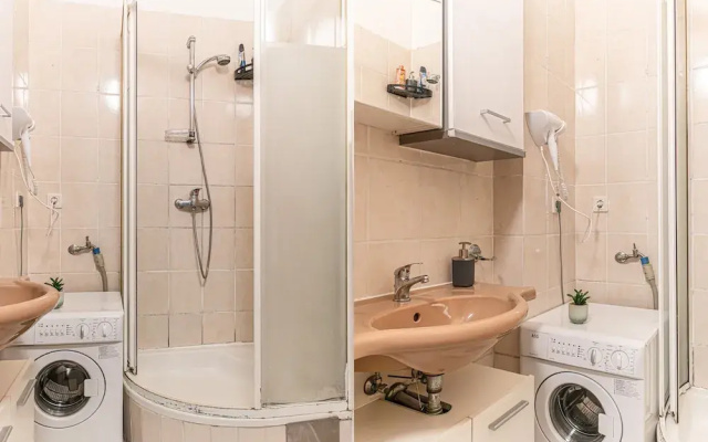 Comfy 2BR Apt Near U6 Station Long Stay