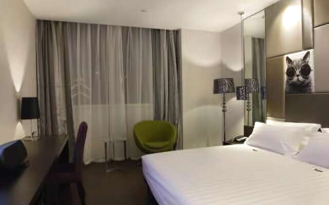 Orange Hotel Select