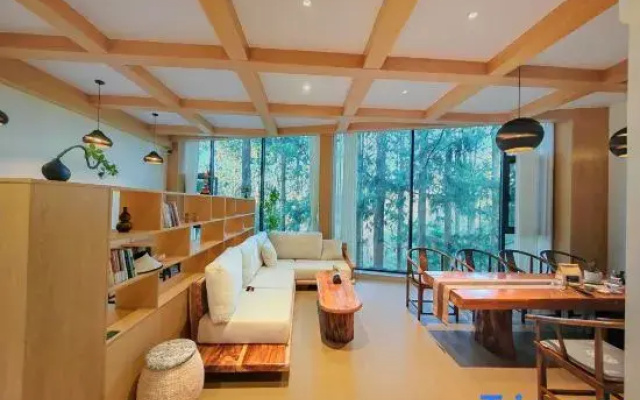 Tengchong Feather Lodge Inn