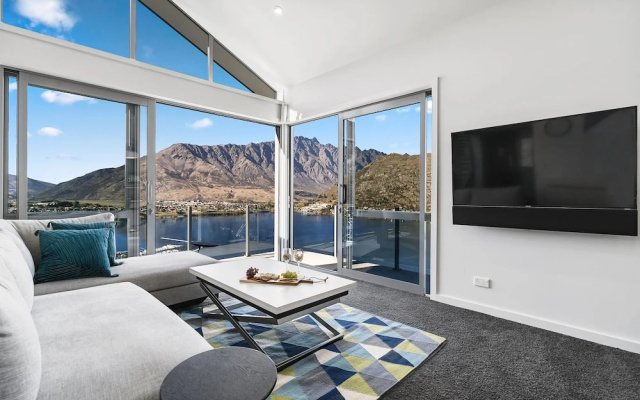 Modern Alpine Living Spectacular View