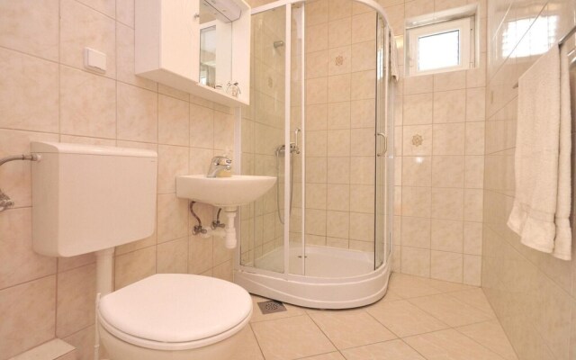 Stunning Home in Mimice With Wifi and 2 Bedrooms