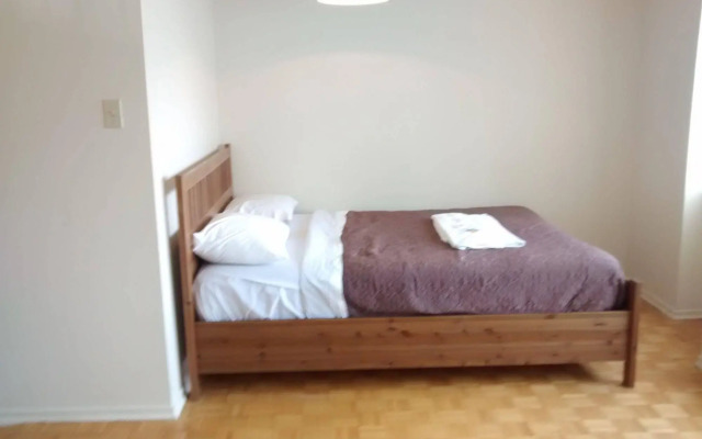 Toronto Furnished Living - Gerard St. E