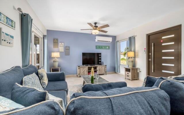 3BR Villa Central Location Private Pool Patio