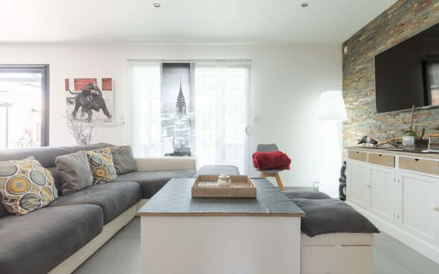 Serene Villa in Saint-Victor-la-Coste with Private Pool