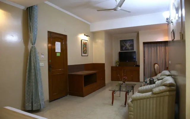 OYO 13052 Hotel Conclave Inn
