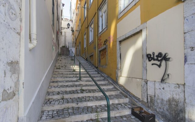 Trendy & Lightful Apartment