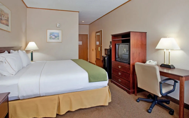 Comfort Inn & Suites Junction City - near Fort Riley