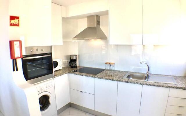 Bellavista Avenida Pool and city center