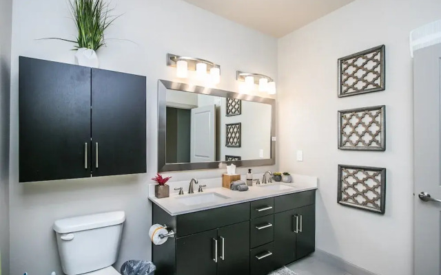 Rooftop Pool, Views, Close to Shops & Dining 1131